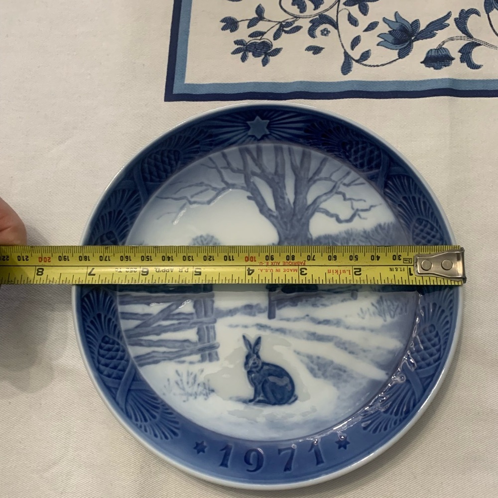 Royal Copenhagen Blue Scenic Plate with Rabbit - Picture 3 of 3